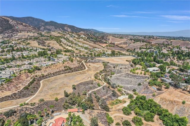 8311 Soft Winds Drive, Corona