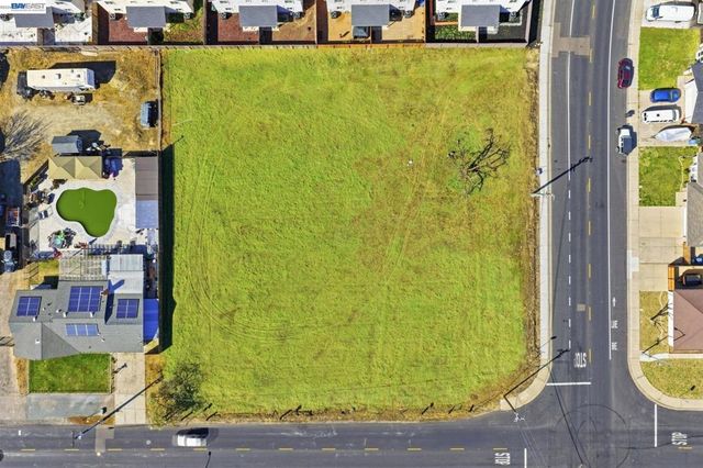 445 N Walnut Ave, Manteca