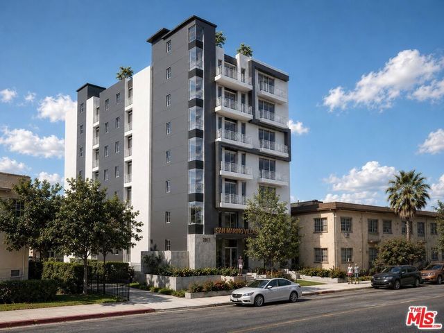 2811 San Marino Street, Los Angeles