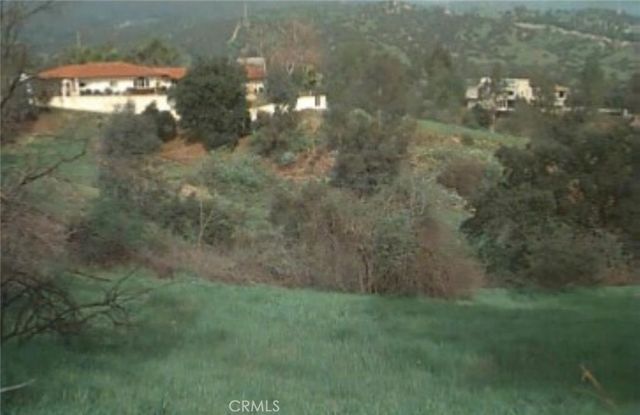 Laurel Street, La Verne