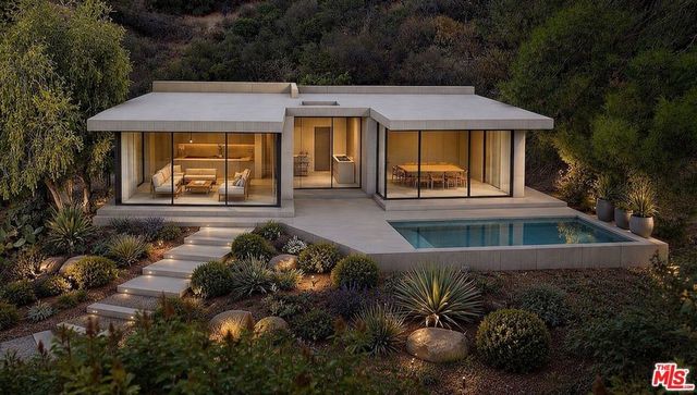 1664 Gunnison Trail, Topanga