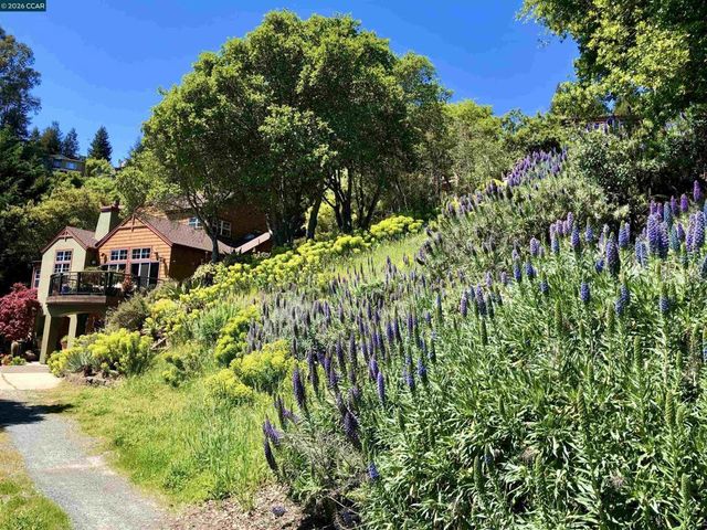 7033 Buckingham Blvd, Berkeley