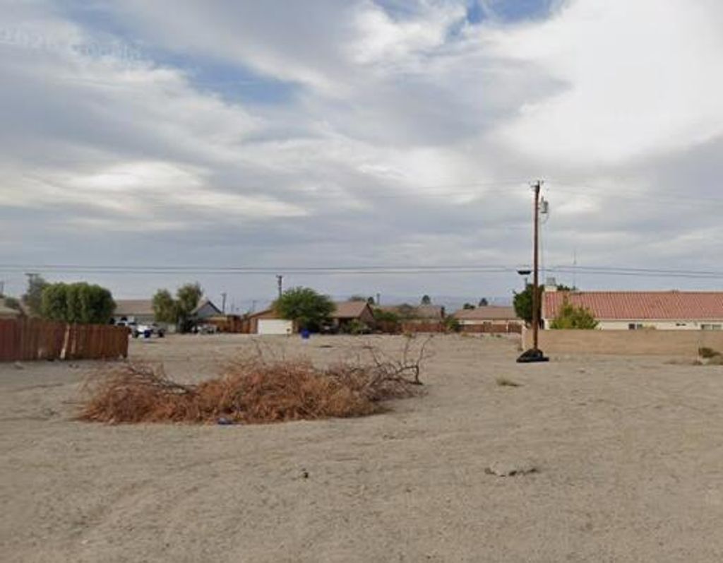Niles Avenue, Salton City