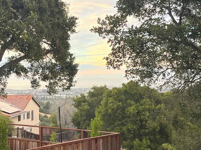 3325 Lower Lock, Belmont