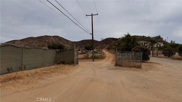 Campos Road, Perris