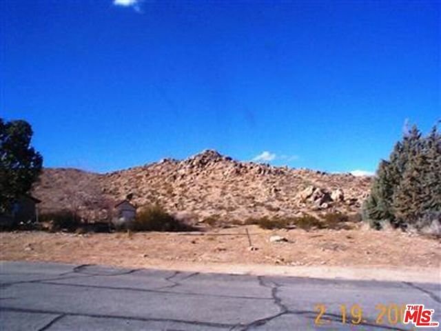 Queensglen Avenue, Palmdale
