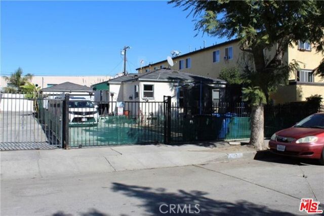 11429 Emelita Street, Los Angeles
