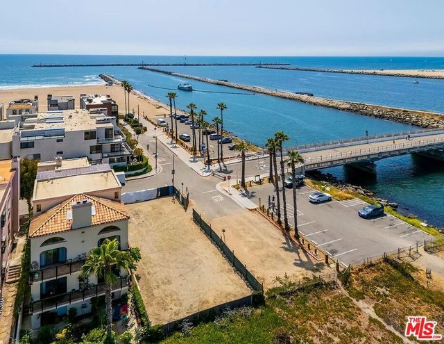 6202 Pacific Avenue, Playa Del Rey
