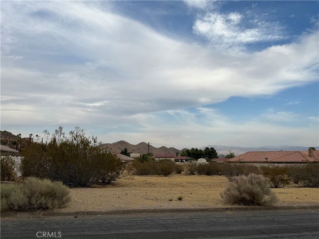 Iwa, Apple Valley