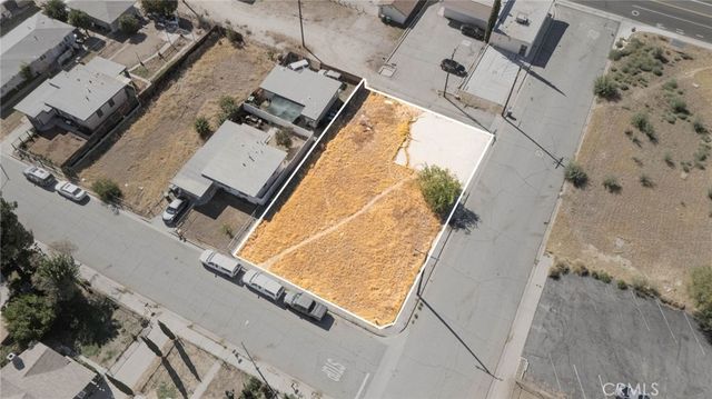 1174 W Hays St, Banning