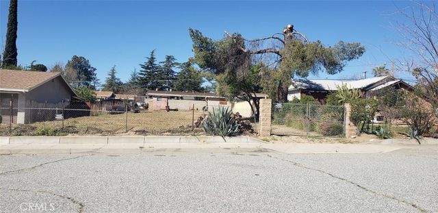 N Woodland Avenue, Banning