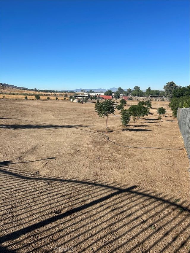 Poppy Road, Nuevo/Lakeview
