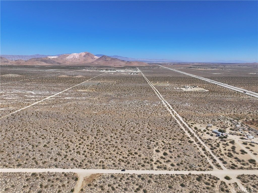 Champagne Ave, Rosamond