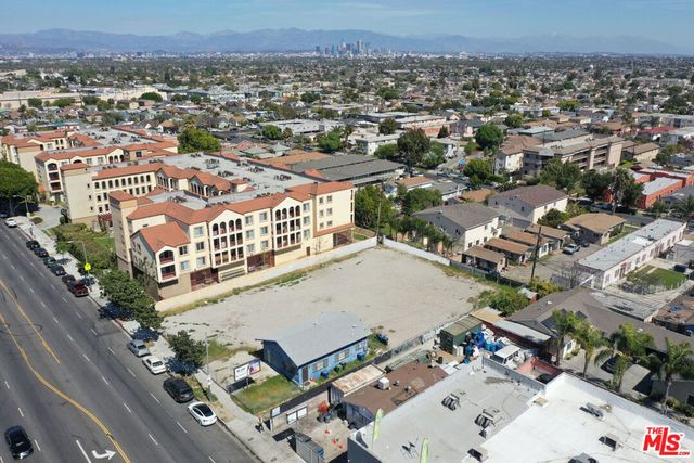 6200 Crenshaw Boulevard, Los Angeles