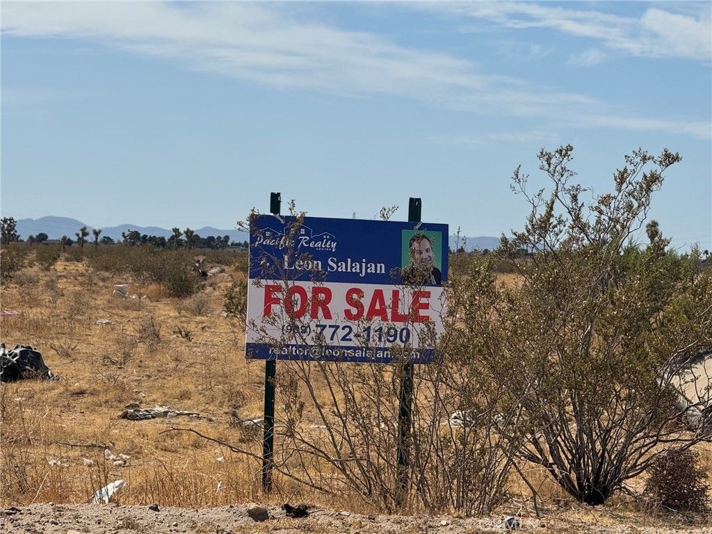 10501 Holly Road, Adelanto