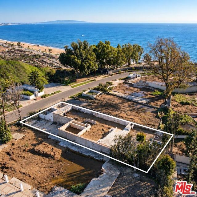 327 N Grenola Street, Pacific Palisades