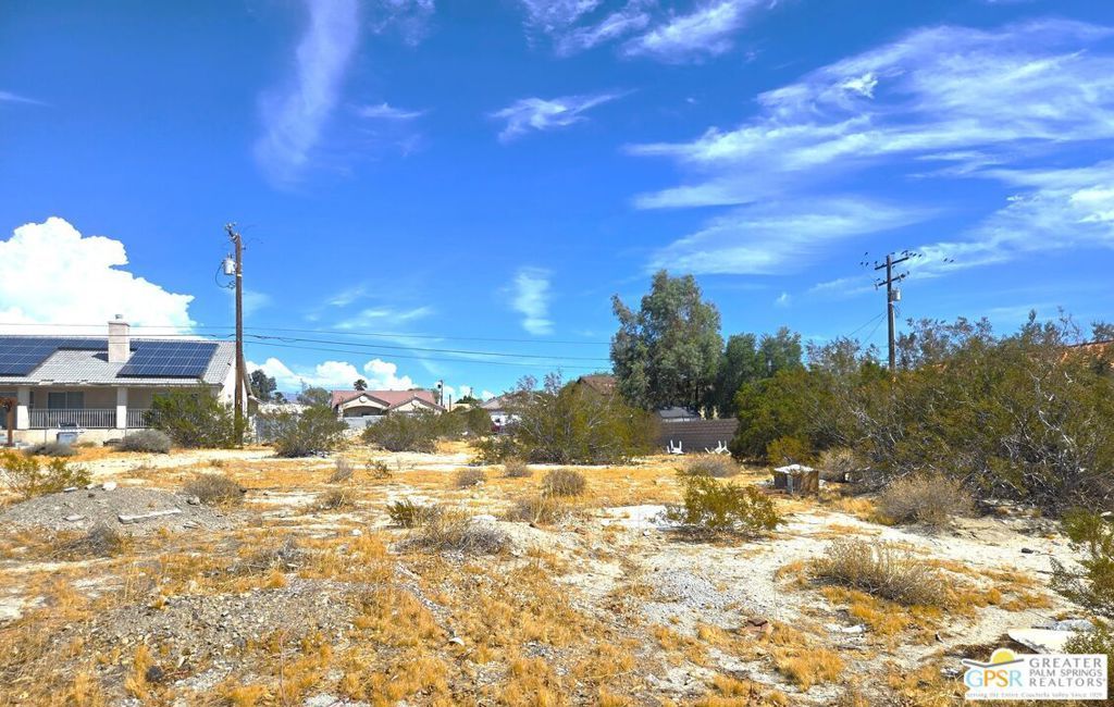 Avenida Mirola, Desert Hot Springs