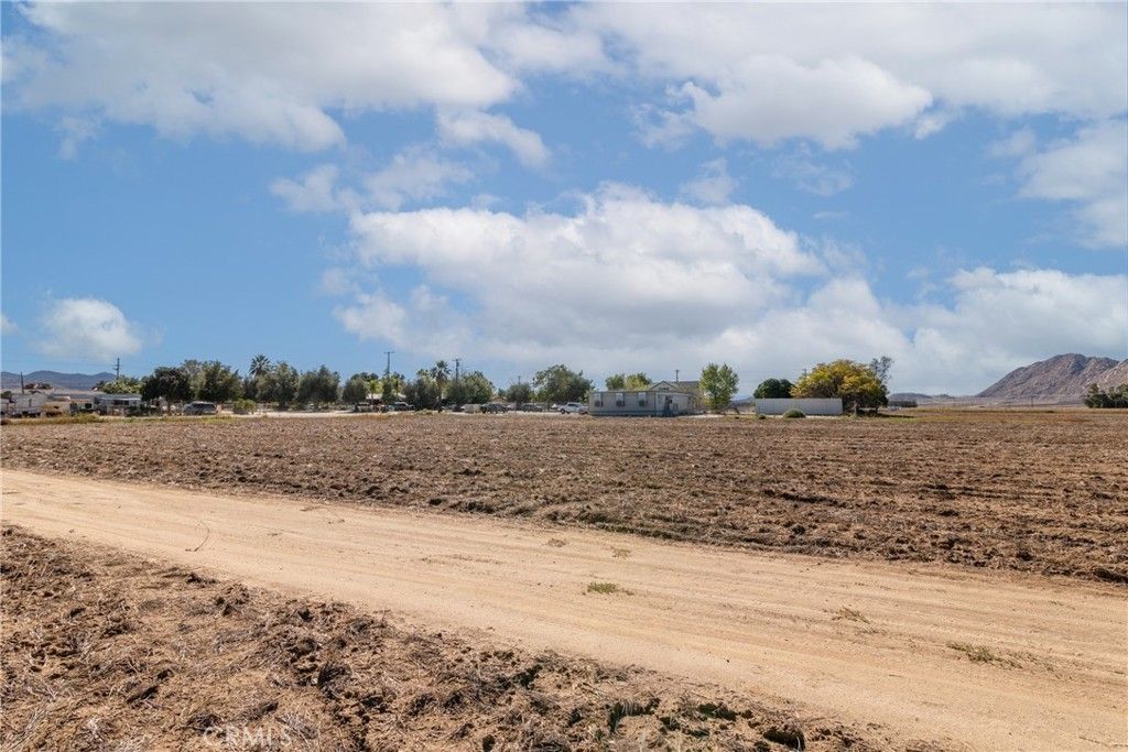 Palm Avenue, Nuevo
