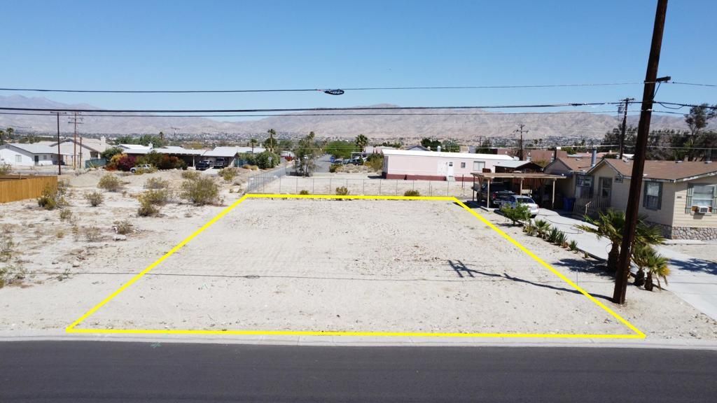 18 Dillon Road, Desert Hot Springs