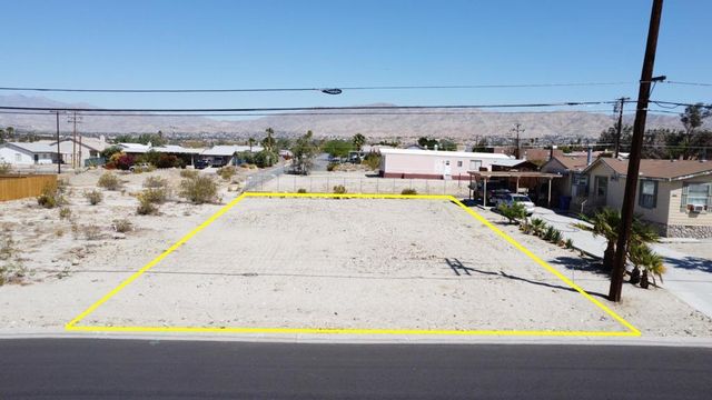 18 Dillon Road, Desert Hot Springs