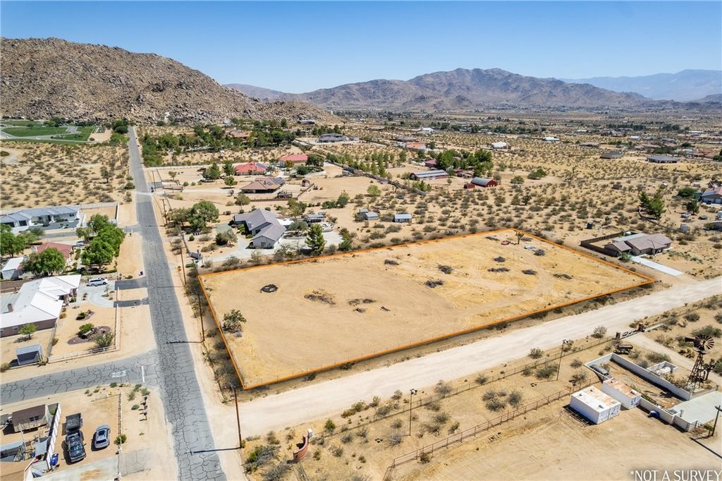 23595 Waalew Road, Apple Valley