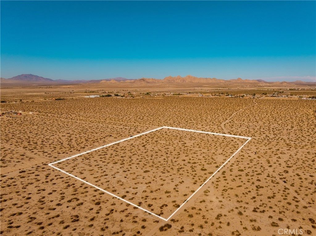 2 Fairlane Rd, Lucerne Valley