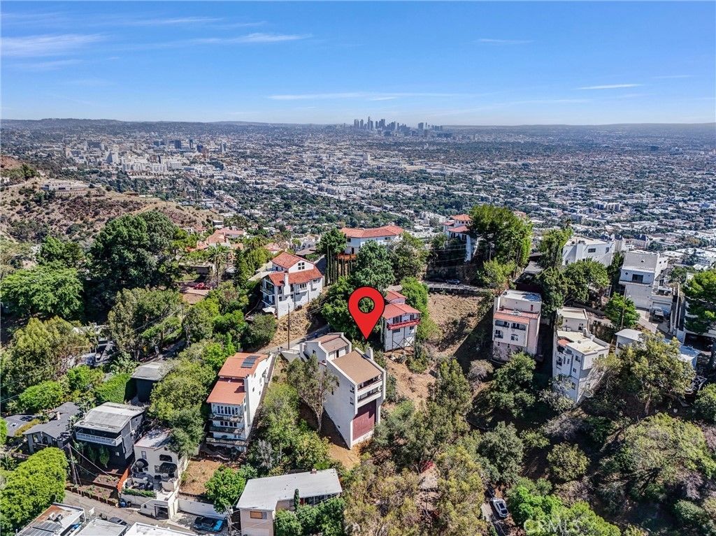8289 Grand View, Los Angeles