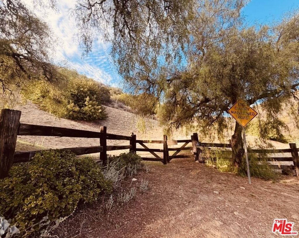 22800 Portage Circle Drive, Topanga