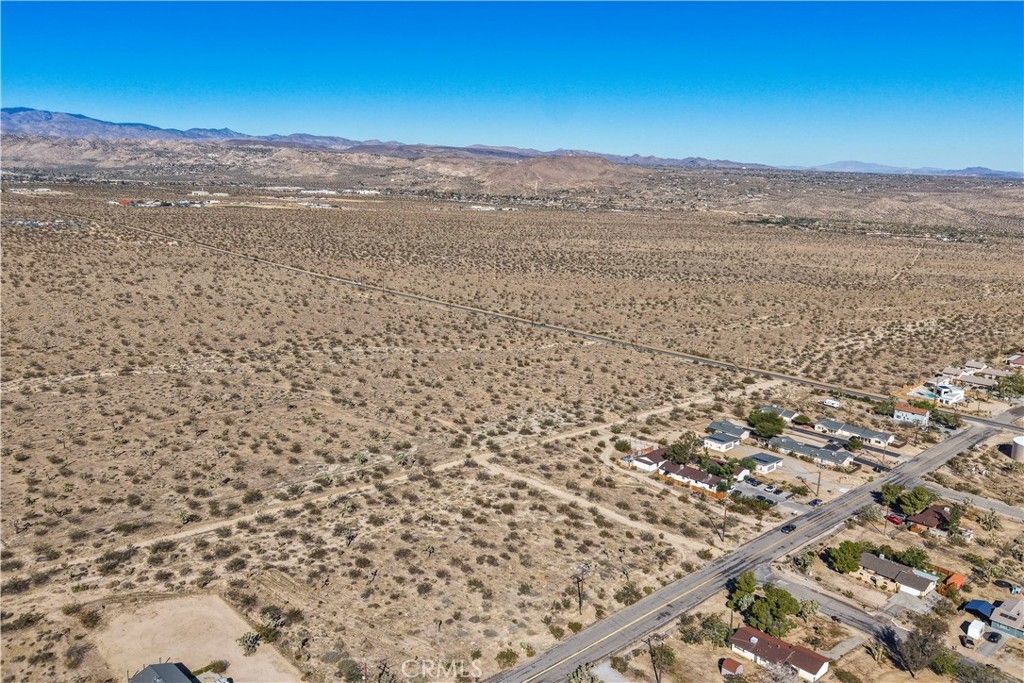 7442 Olympic Road, Joshua Tree