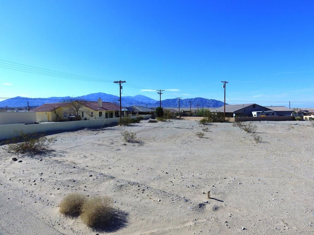 1518 Thunderbird Avenue, Thermal