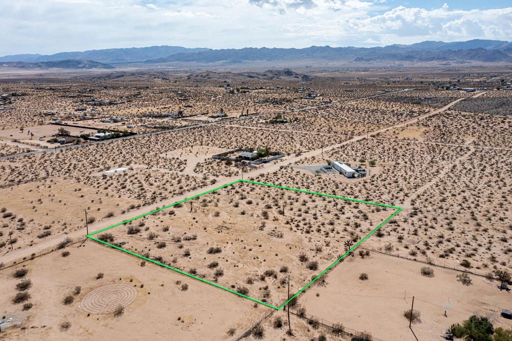 306 Stonehill Avenue, Joshua Tree