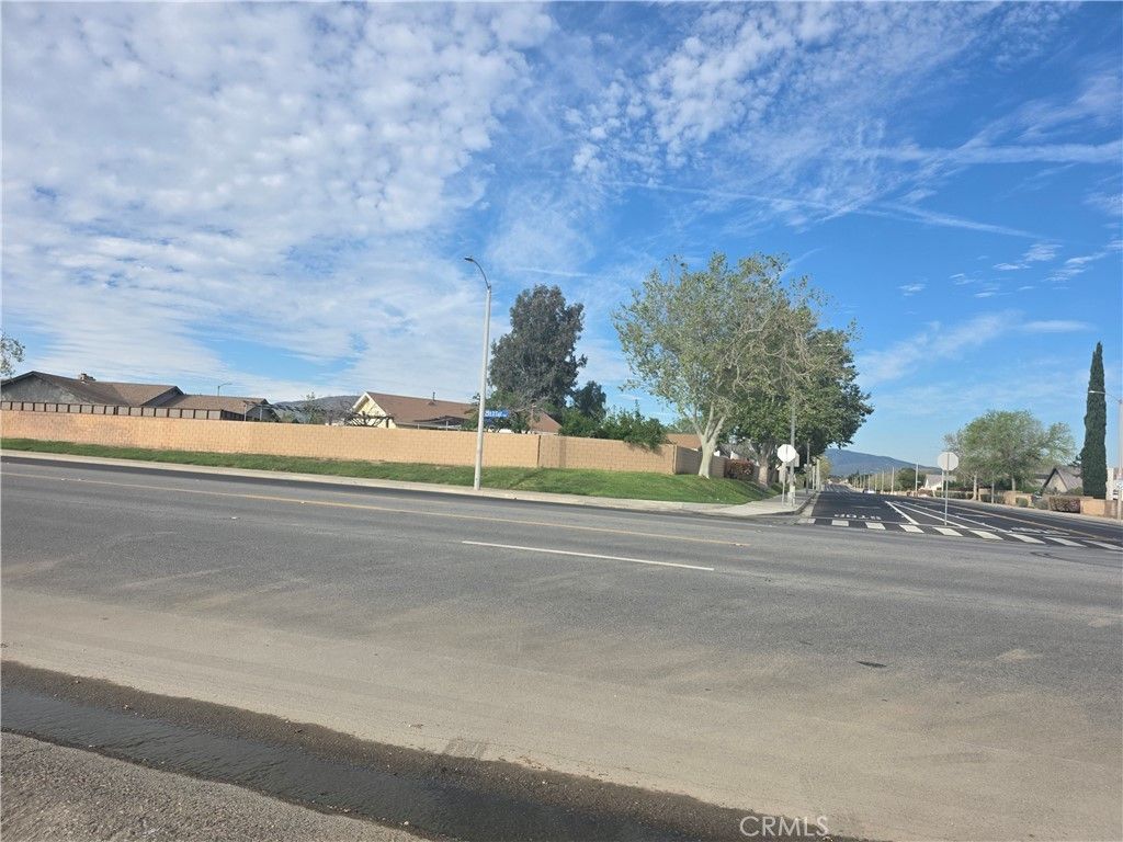 28 E Avenue R8, Palmdale