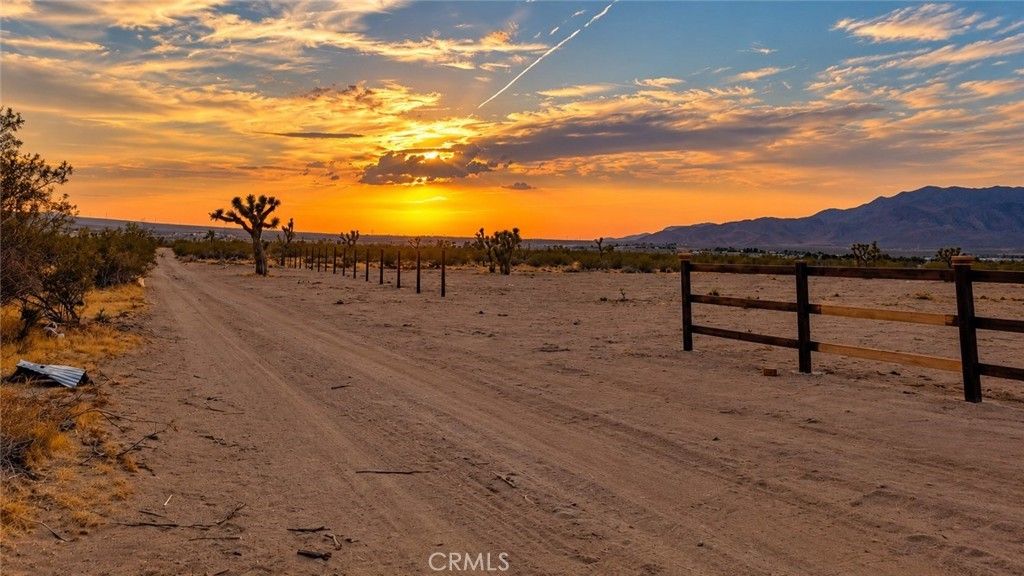 2 Akron, Lucerne Valley