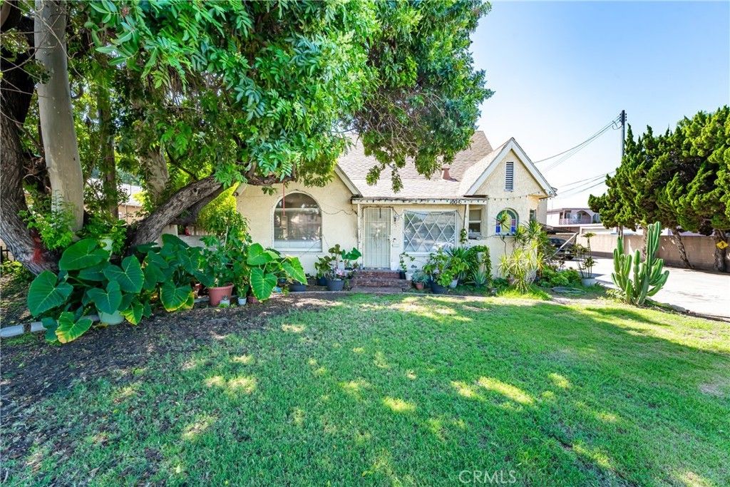 10036 10044 Alondra, Bellflower