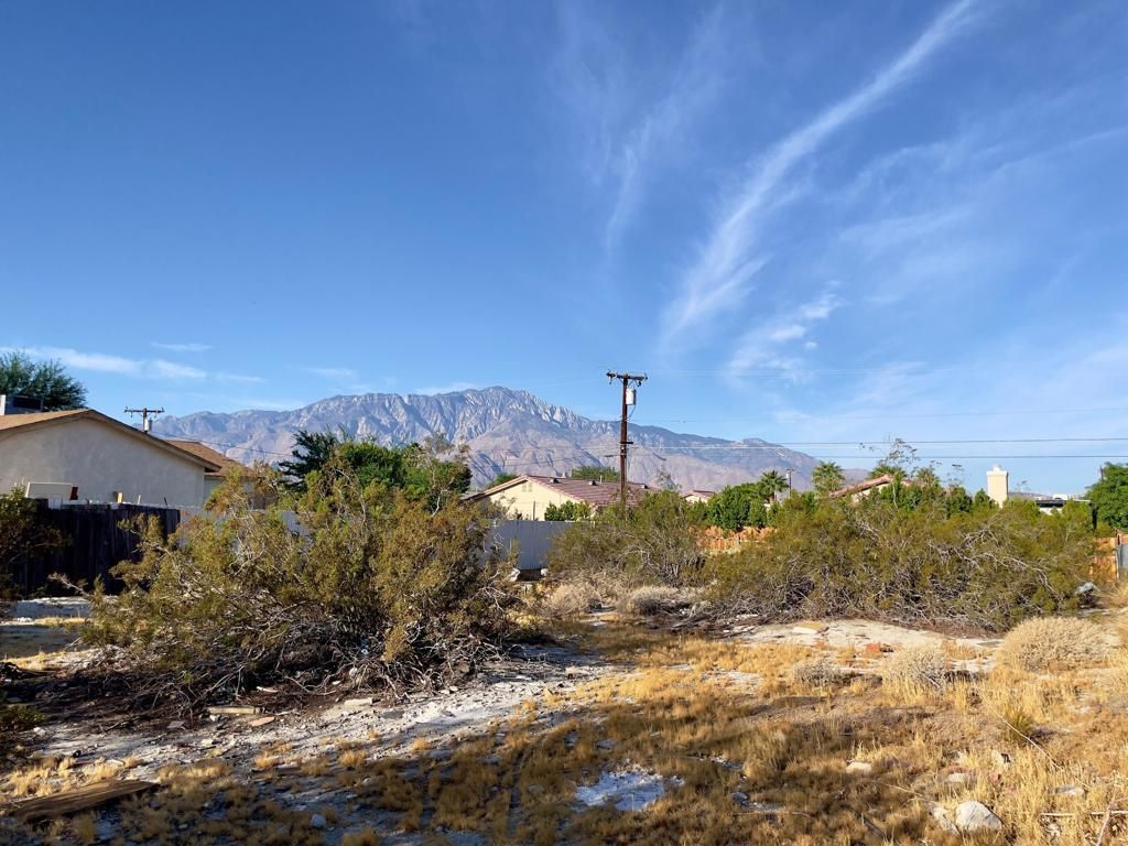 1 Avenida Atezada, Desert Hot Springs