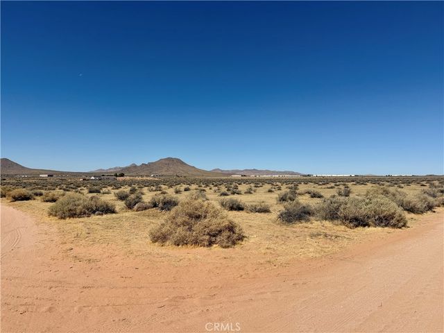 Tonikan Road, Apple Valley