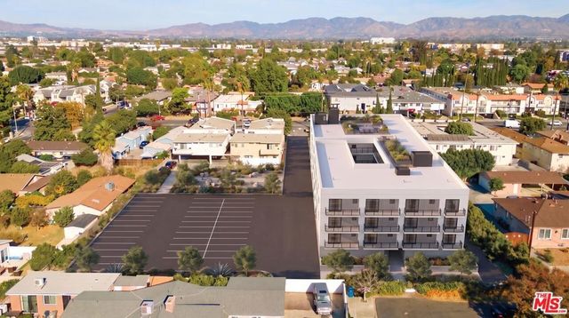 13840 Sherman Way, Van Nuys