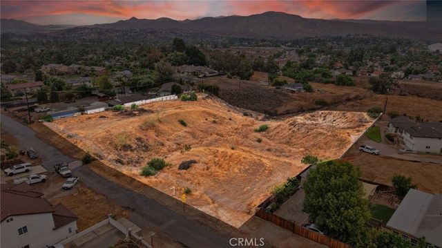 3255 Howe Street, Corona