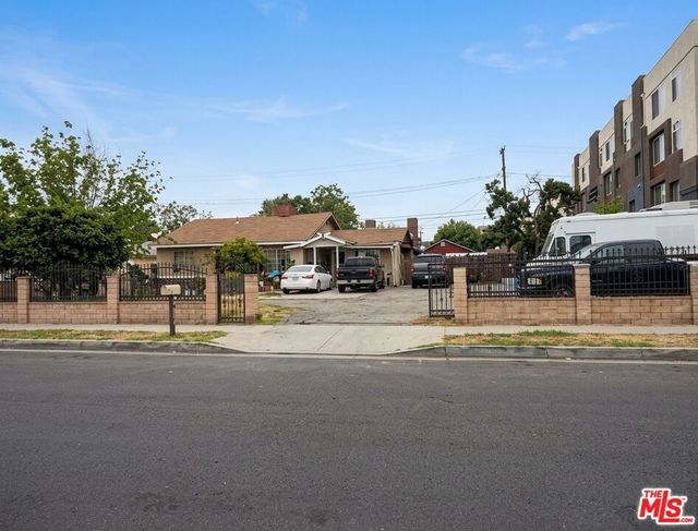 14633 Tupper Street, Panorama City