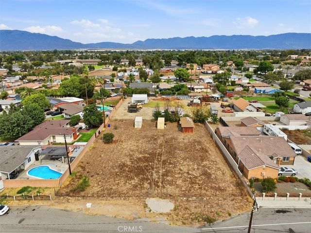 Dorsey Way, Fontana