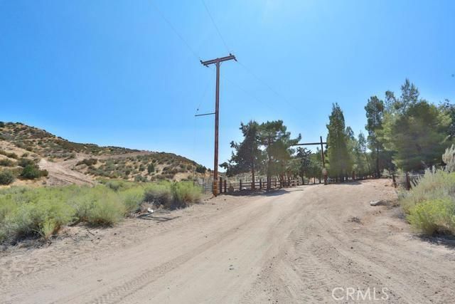 Dukes Country Road, Hesperia