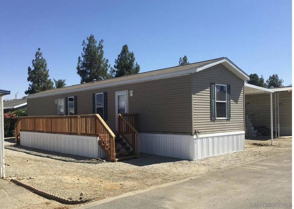 725 W Thornton Ave # 27, Hemet