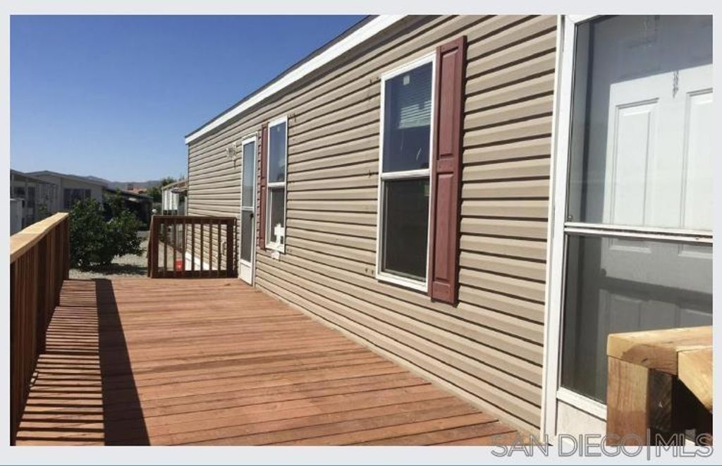 725 W Thornton Ave # 70, Hemet