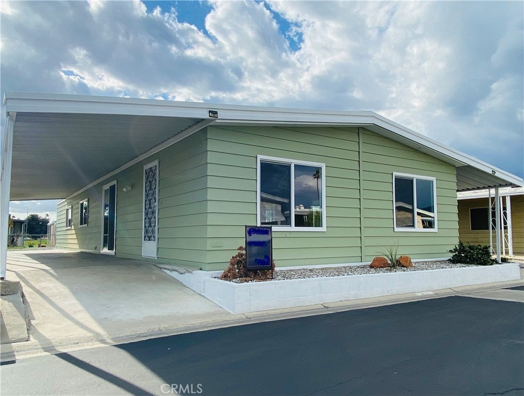 Photo of Listing #IV25045546