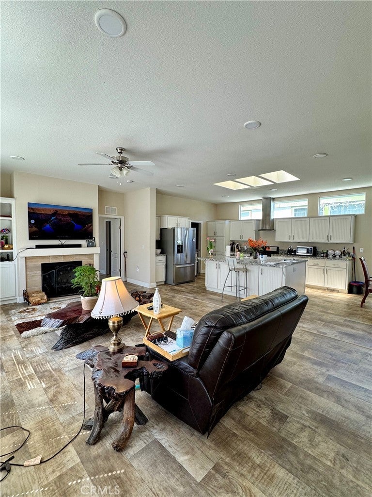 Photo of Listing #SR25076502