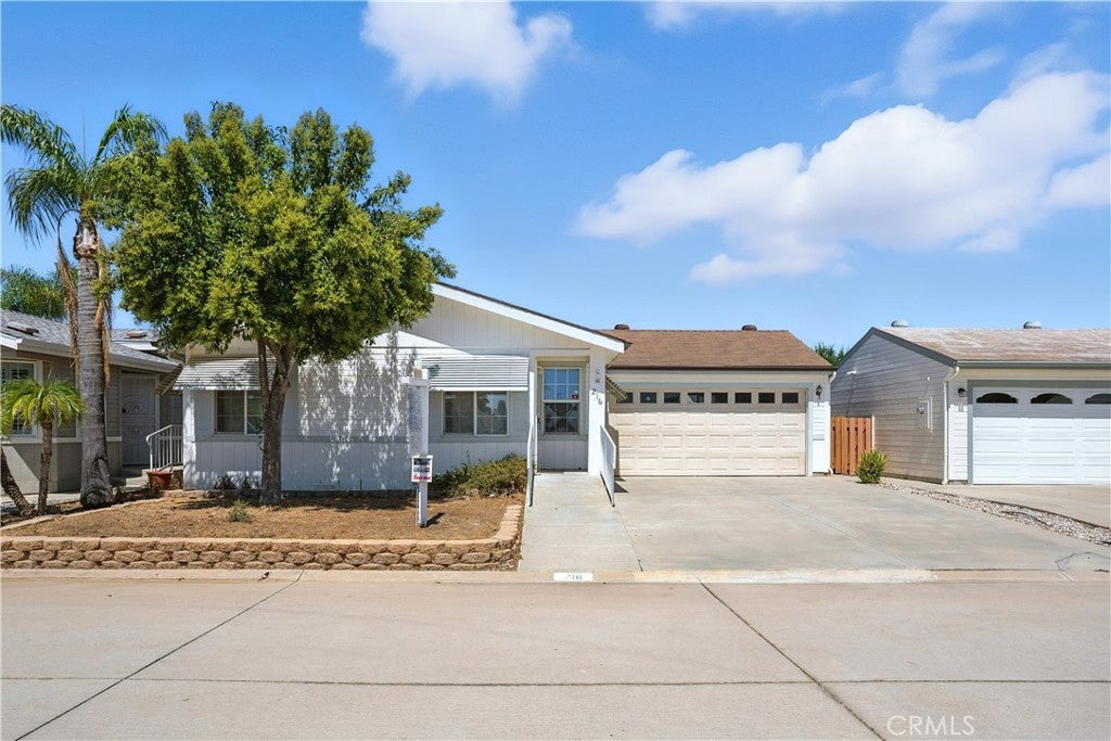 Photo of Listing #IV25094865