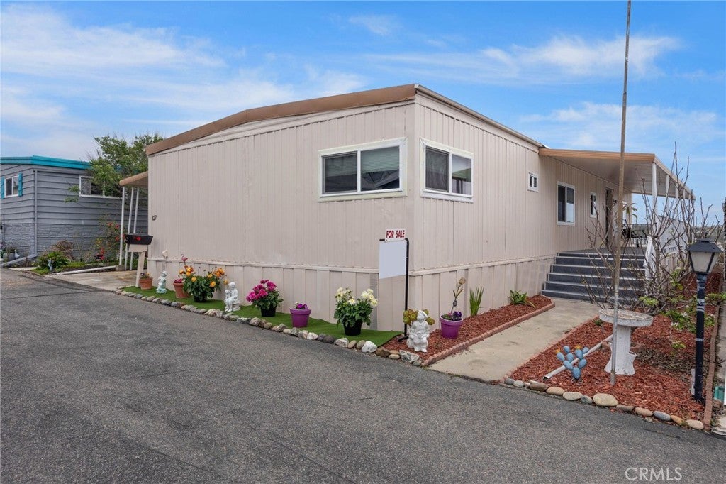 127 Brookside Lane, Oceanside