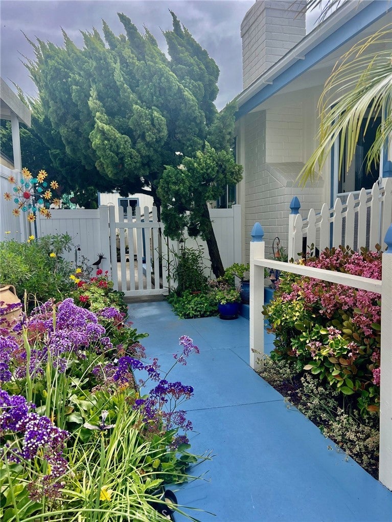 50 Saratoga, Newport Beach