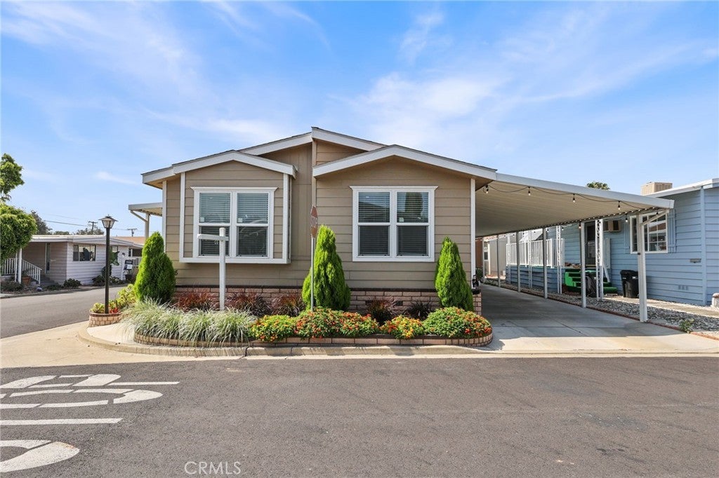 2755 Arrow # 98, La Verne