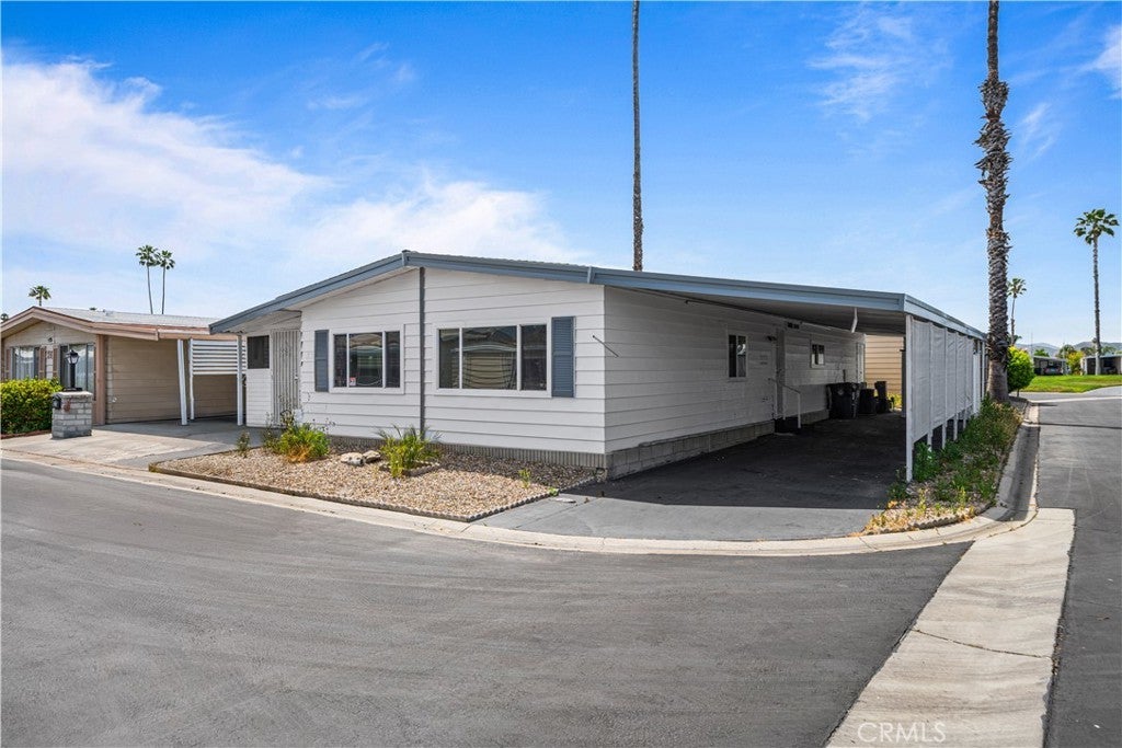 Photo of Listing #IV25153849